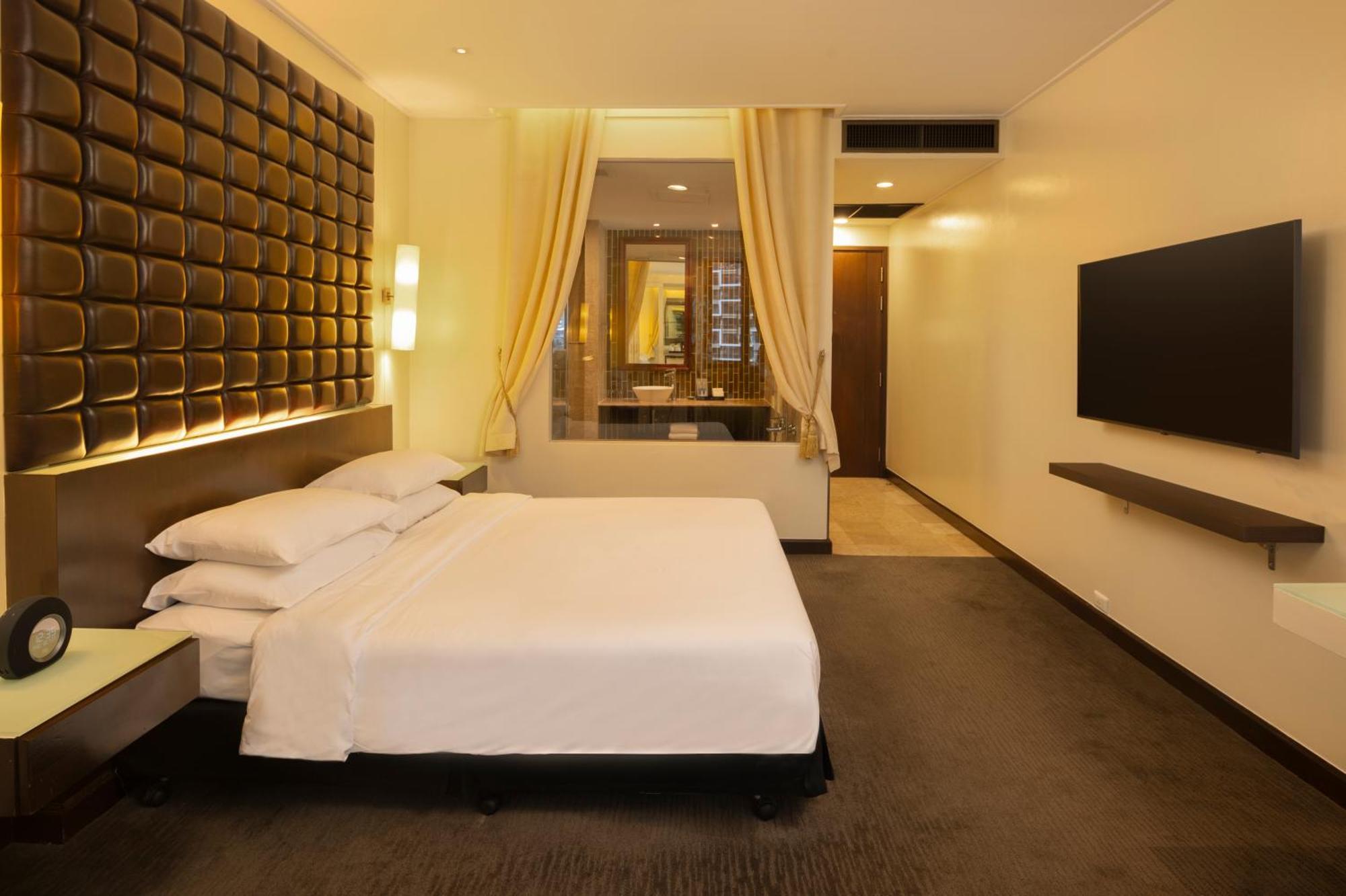Studio King Bed Corner Wing